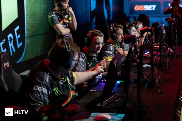 被媒体与球 被媒体与球